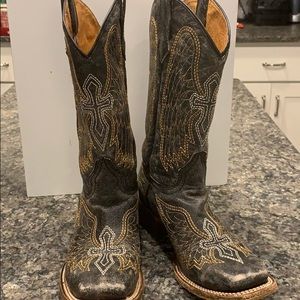 Square toe cowboy boots
